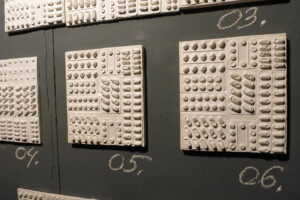 Панно Календарь (фрагмент) / Таблетки, гипс. © Катя-Анна Тагути